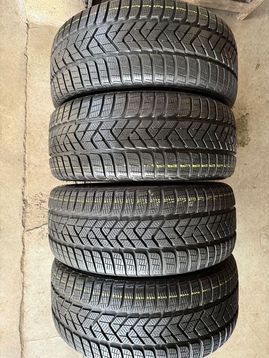 Vând 4 anvelope 235/35/19 Pirelli de iarnă ca noi