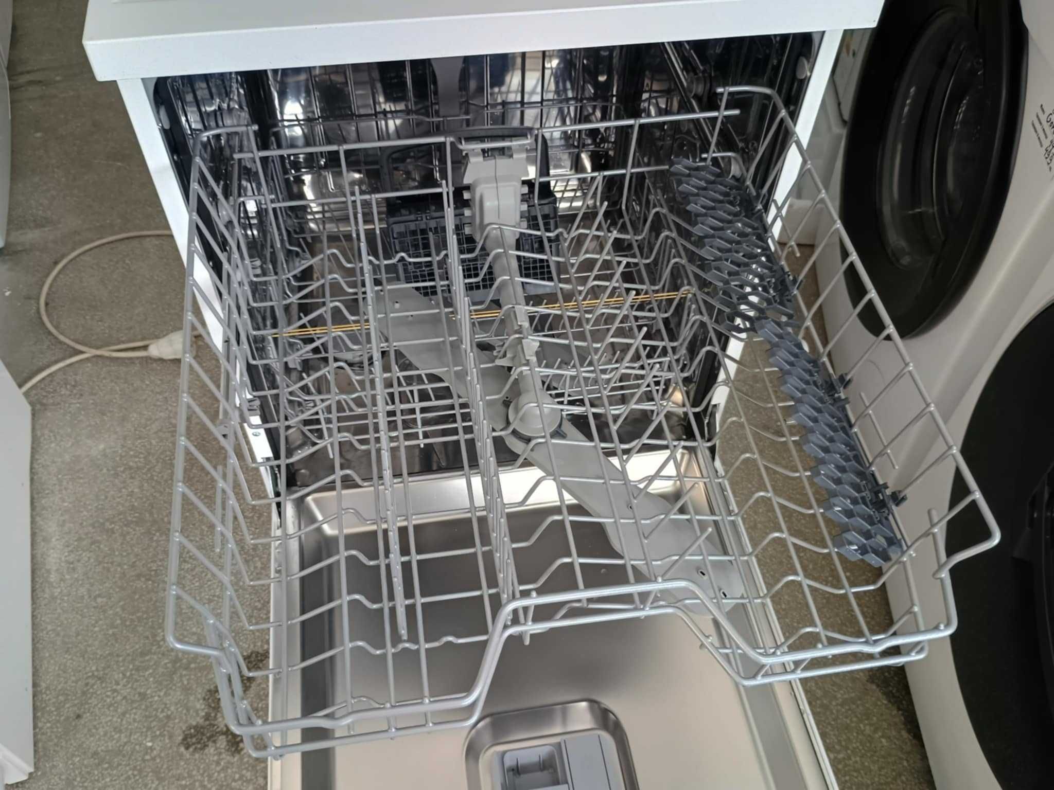 Съдомиялна машина BEKO-БЕКО 60 см DFN04321W Quick&Shine
