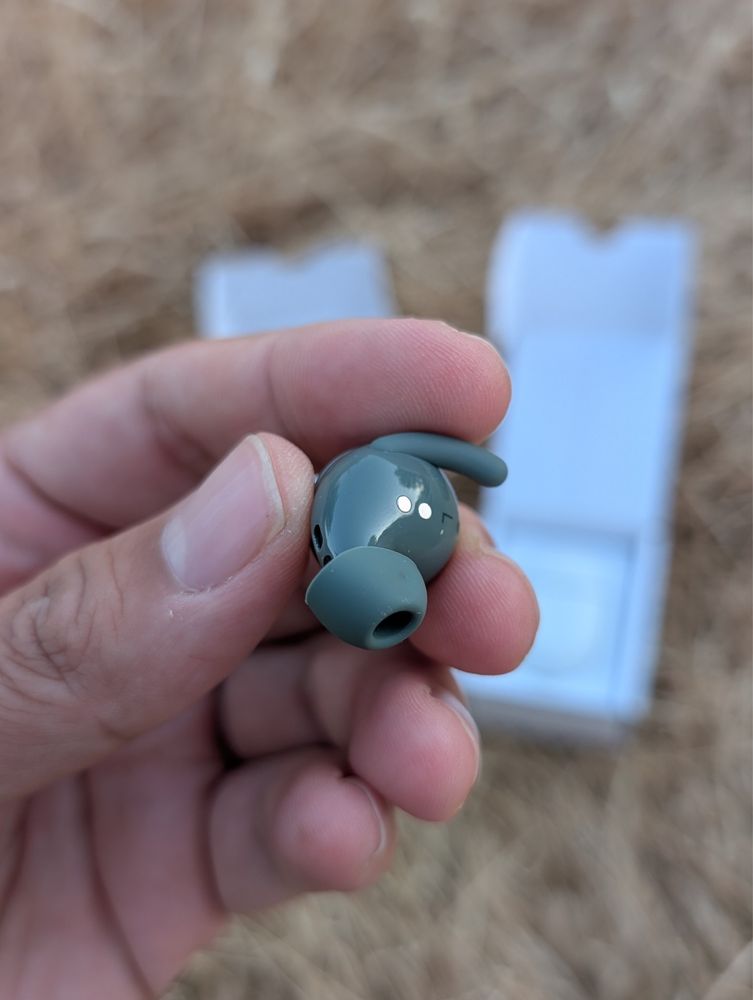 Продаю наушники Google Pixel Buds  a(оригинал) б/у