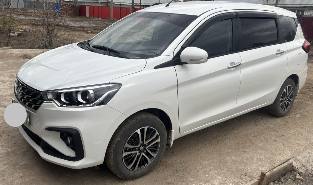 Продается семиместный Кросвэн Suzuki Ertiga с высоким клиренсом