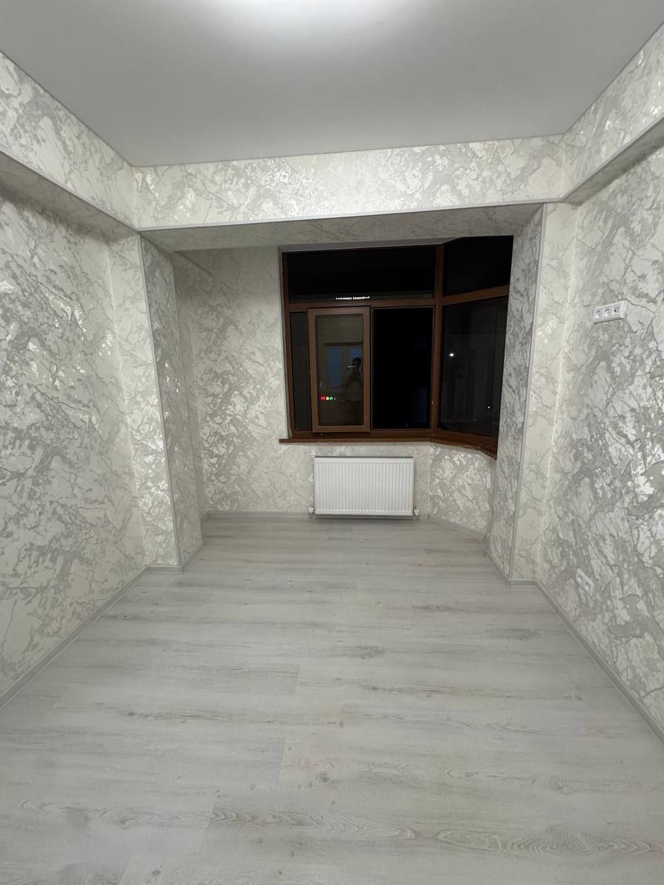 3-xonali 3-qavatda 72m² kvartira sotiladi.
3-qavatli g'ishtli dom.
Nar