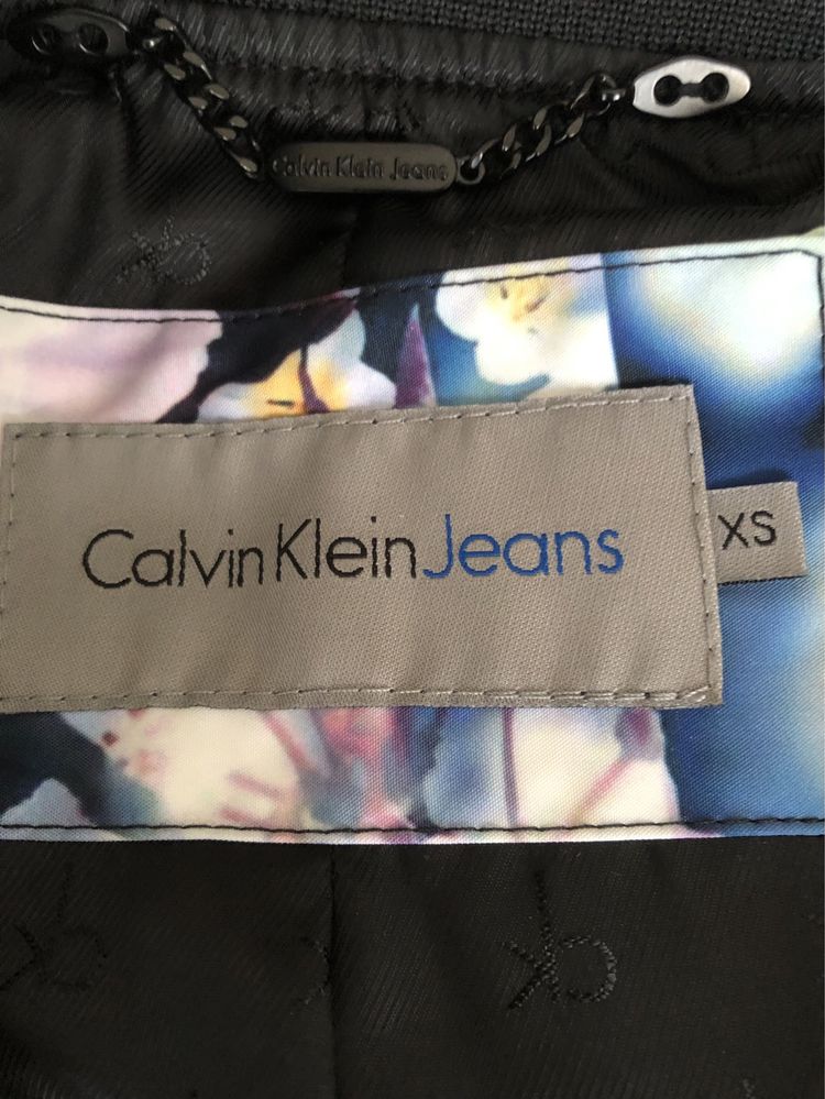 Бомбър Calvin Klein