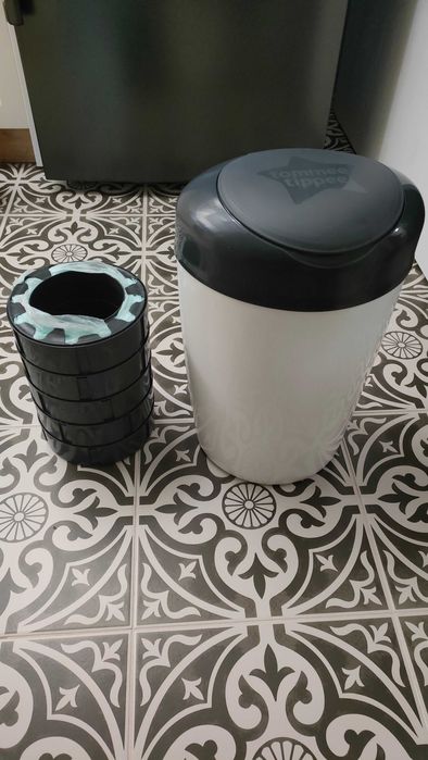 Хигиенен кош в комплект със 6 броя касети на Tommee tippee
