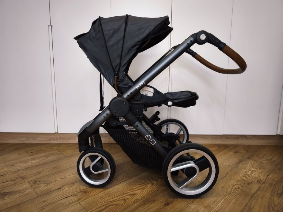 Продам детскую коляску Mutsy 2в1 б/у