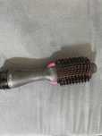 Perie rotativă Revlon One-Step Hot Air Brush – volum şi uscare