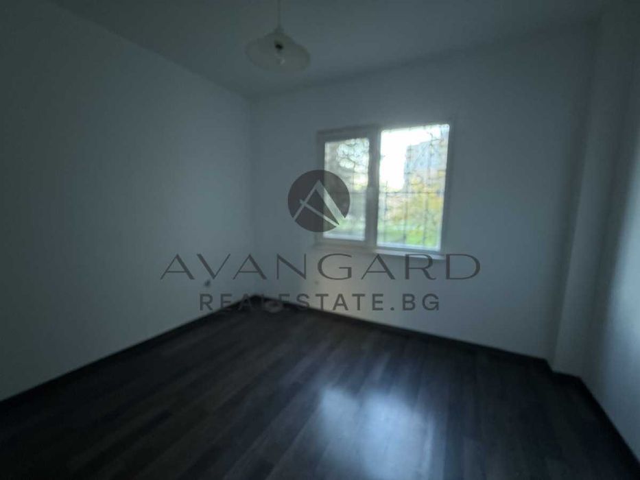 Продава се Тристаен апартамент в Пловдив, Тракия - 68 кв.м за 1912 €/кв.м - Снимка #4