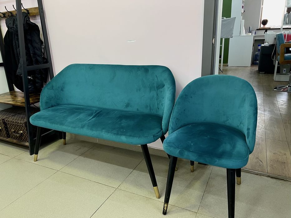 Диванчик со стулом для салона красоты или студии