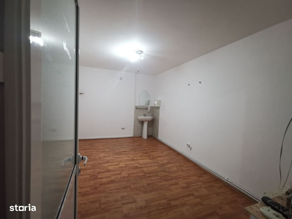 Spatiu comercial pretabil cabinet zona Unirii