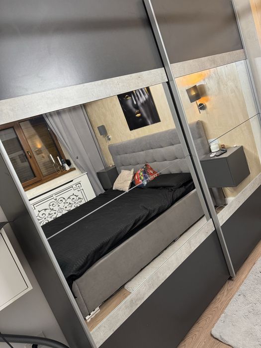 Dessing cu oglinzi modern