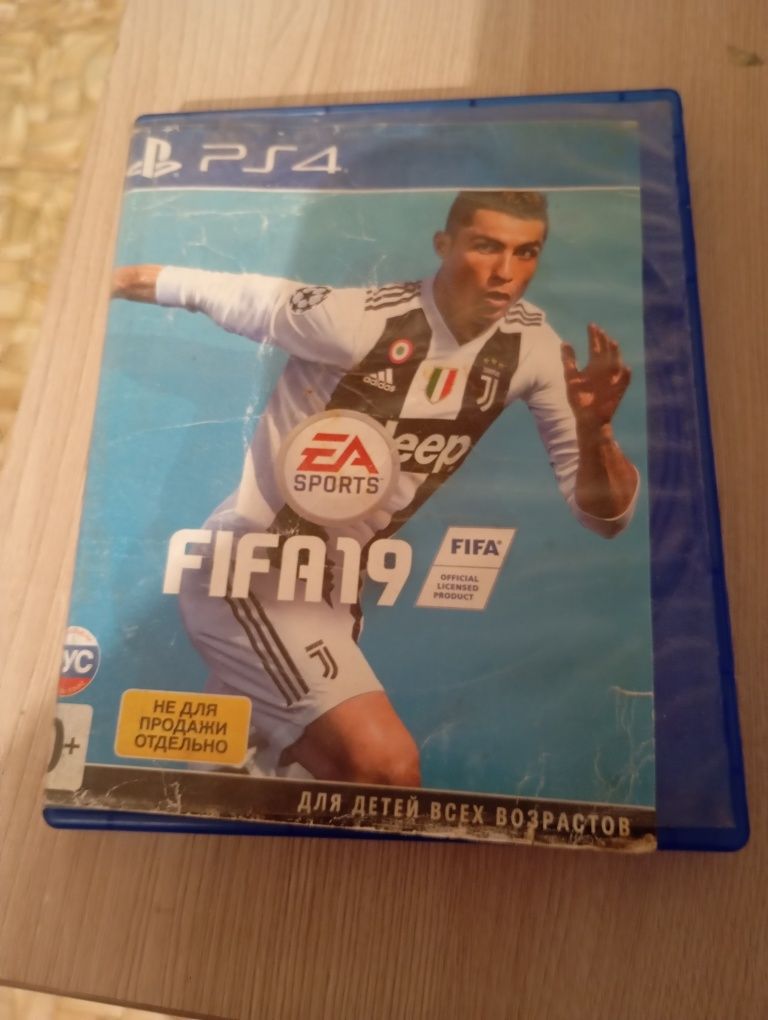 PS 4 Есть 5дисков,1 джойстик