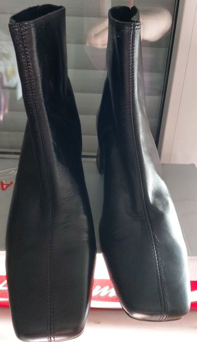 G h e t e   d a m a  din  piele foarte fina, noi