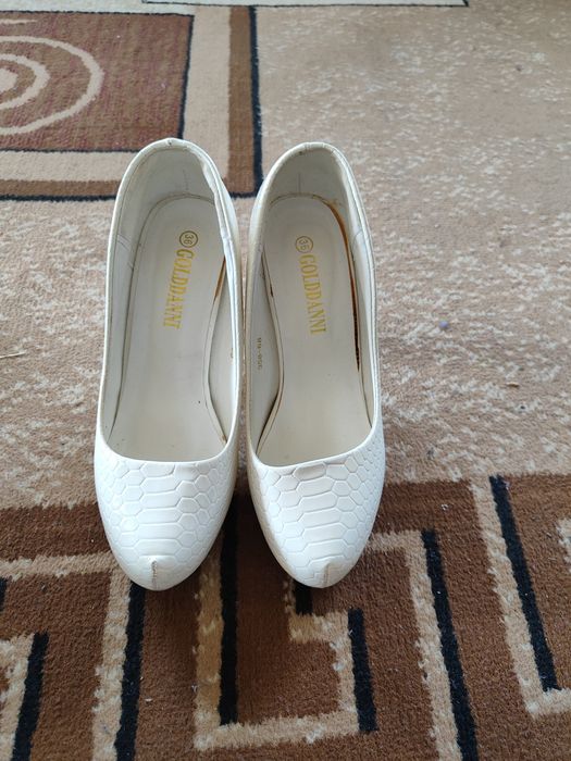 Женские туфли отдам даром