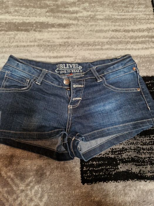 Pantaloni scurti și fustițe de blugi