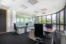 Офис пространство с отворен план за 10 души в Regus City West