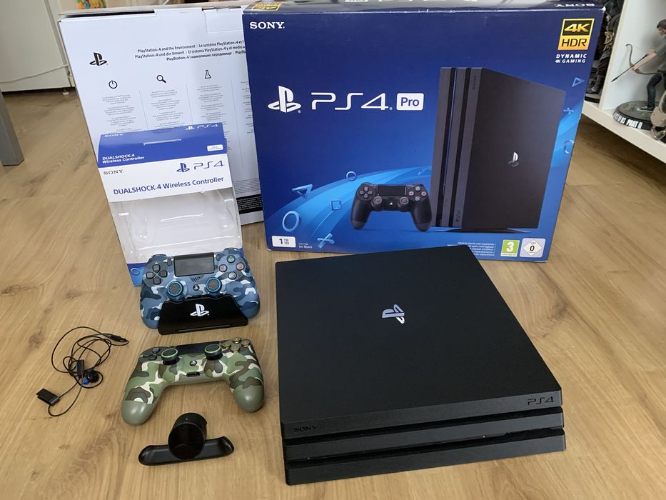 Playstation 4 PRO / PS4 PRO - 1TB с 2 контролера + Assassin Valhalla