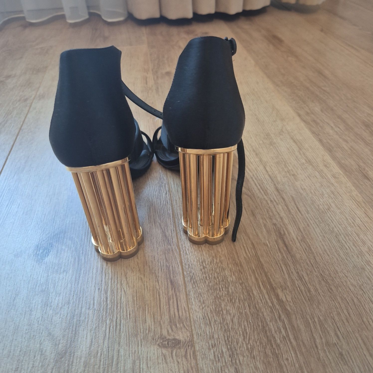 Оригинални обувки на висок ток Salvatore Ferragamo 37,5 номер