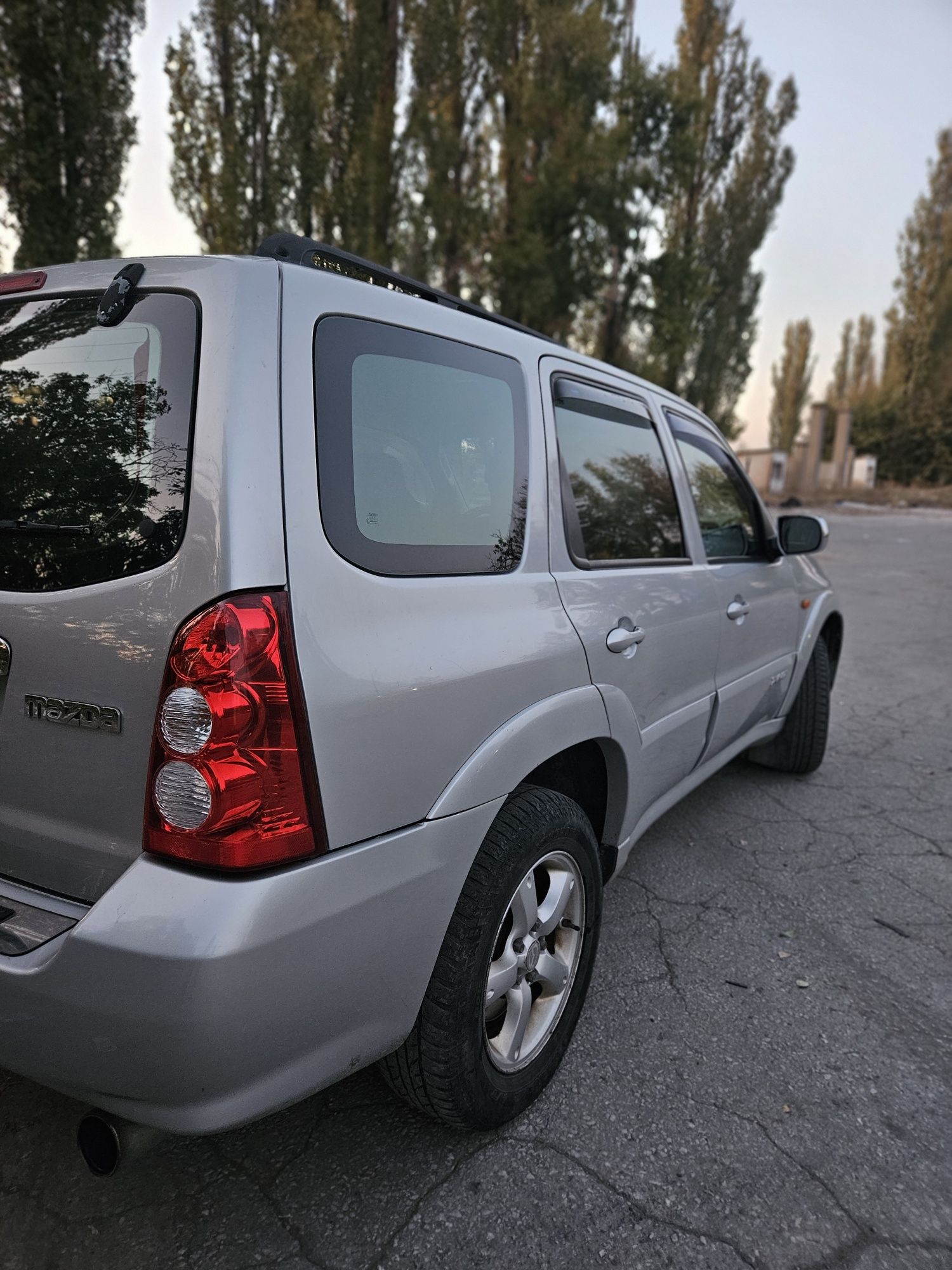 MAZDA Tribute 2.3i