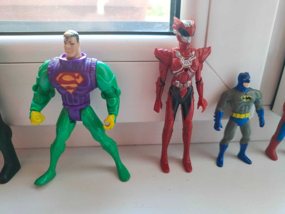 Реалистични фигурки за игра на супергерои