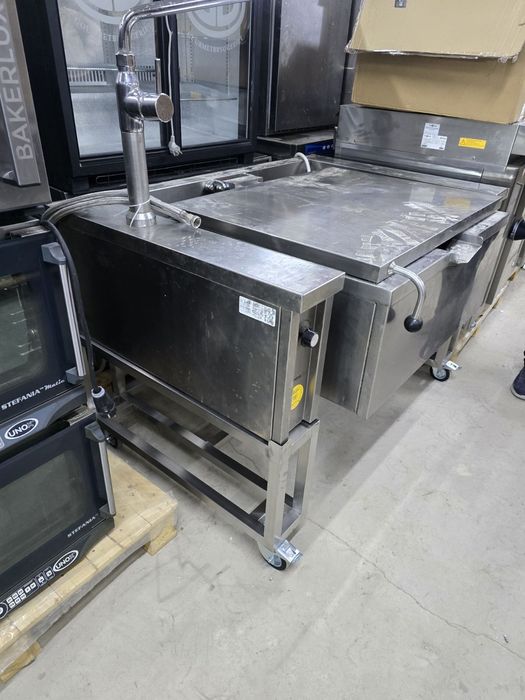 Обръщатълен тиган ELECTROLUX