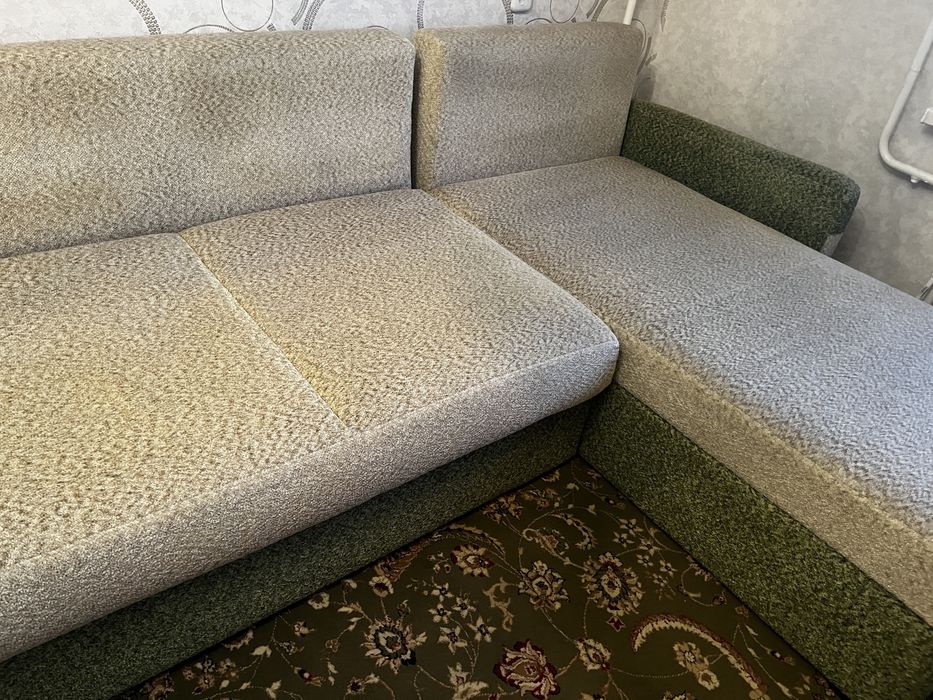 Продам диван с подушками