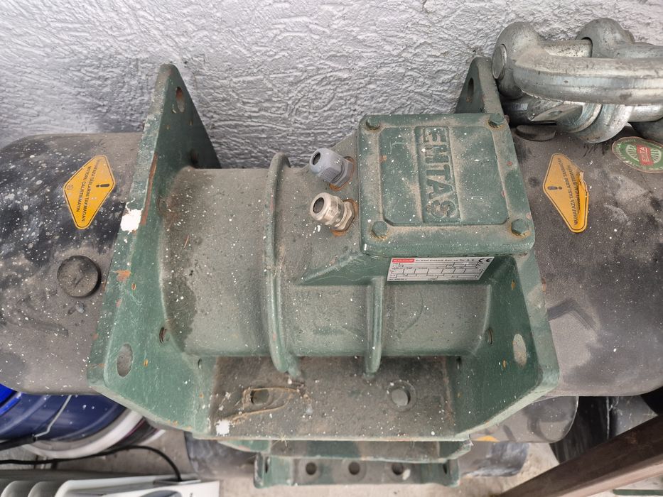 Продам вибродвигатель 2.2 kw турецкий новый обсолютно