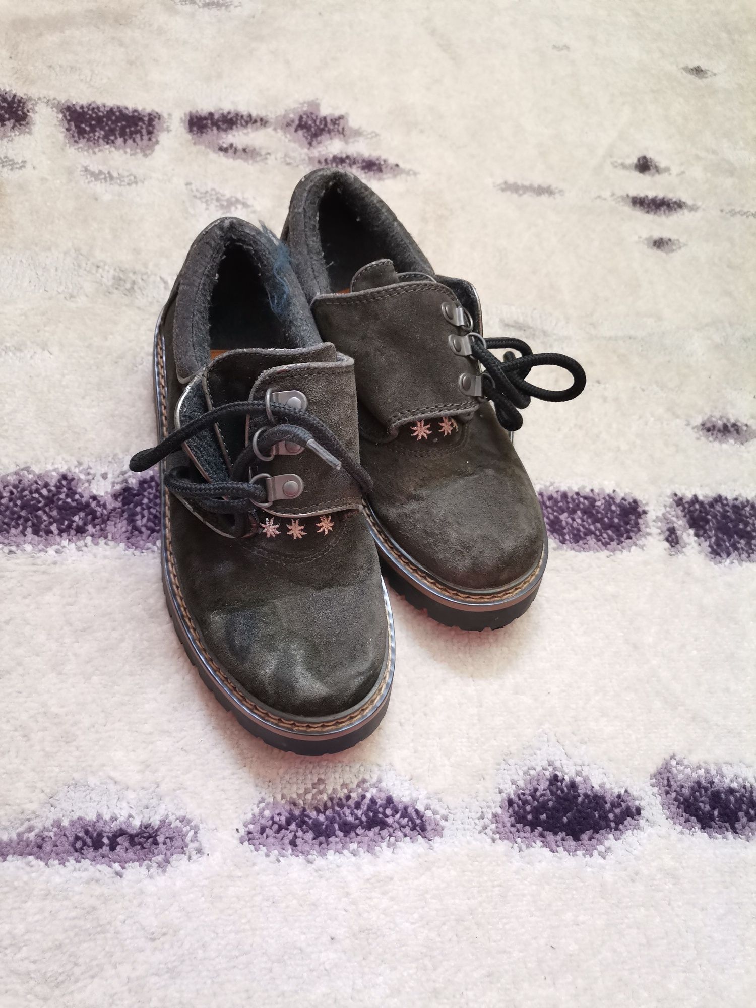 Schuhe große 36, pantofi /costum tradițional săsesc in bună stare