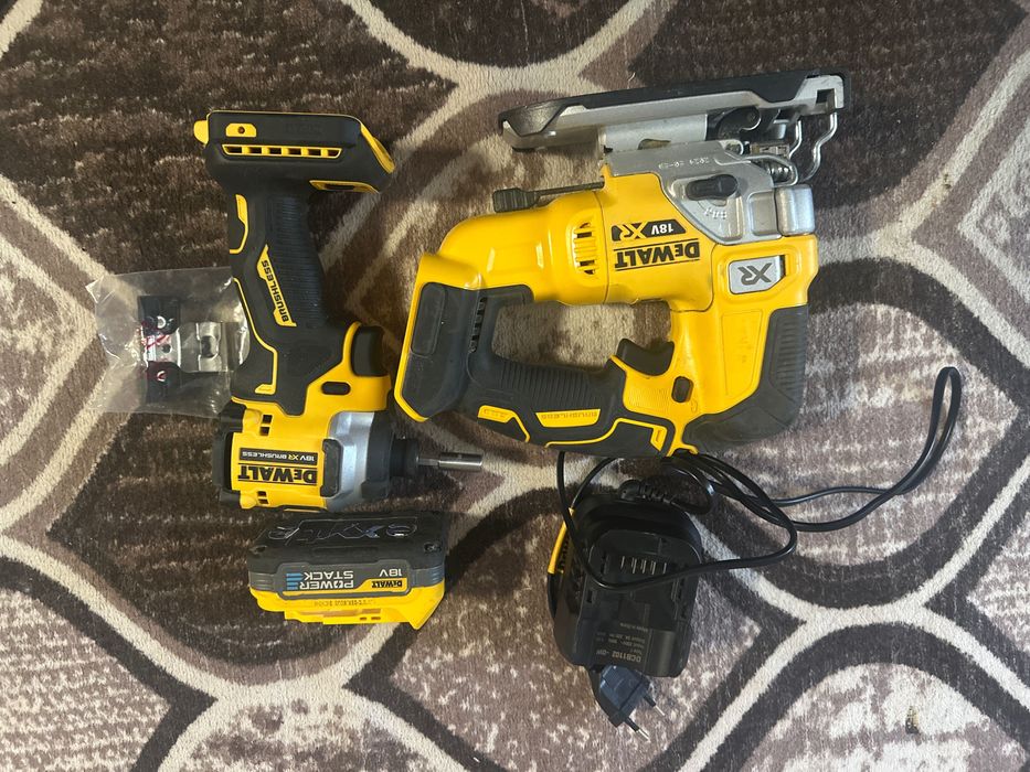 Ferastrau pendular si autofiletanta cu percutie Dewalt