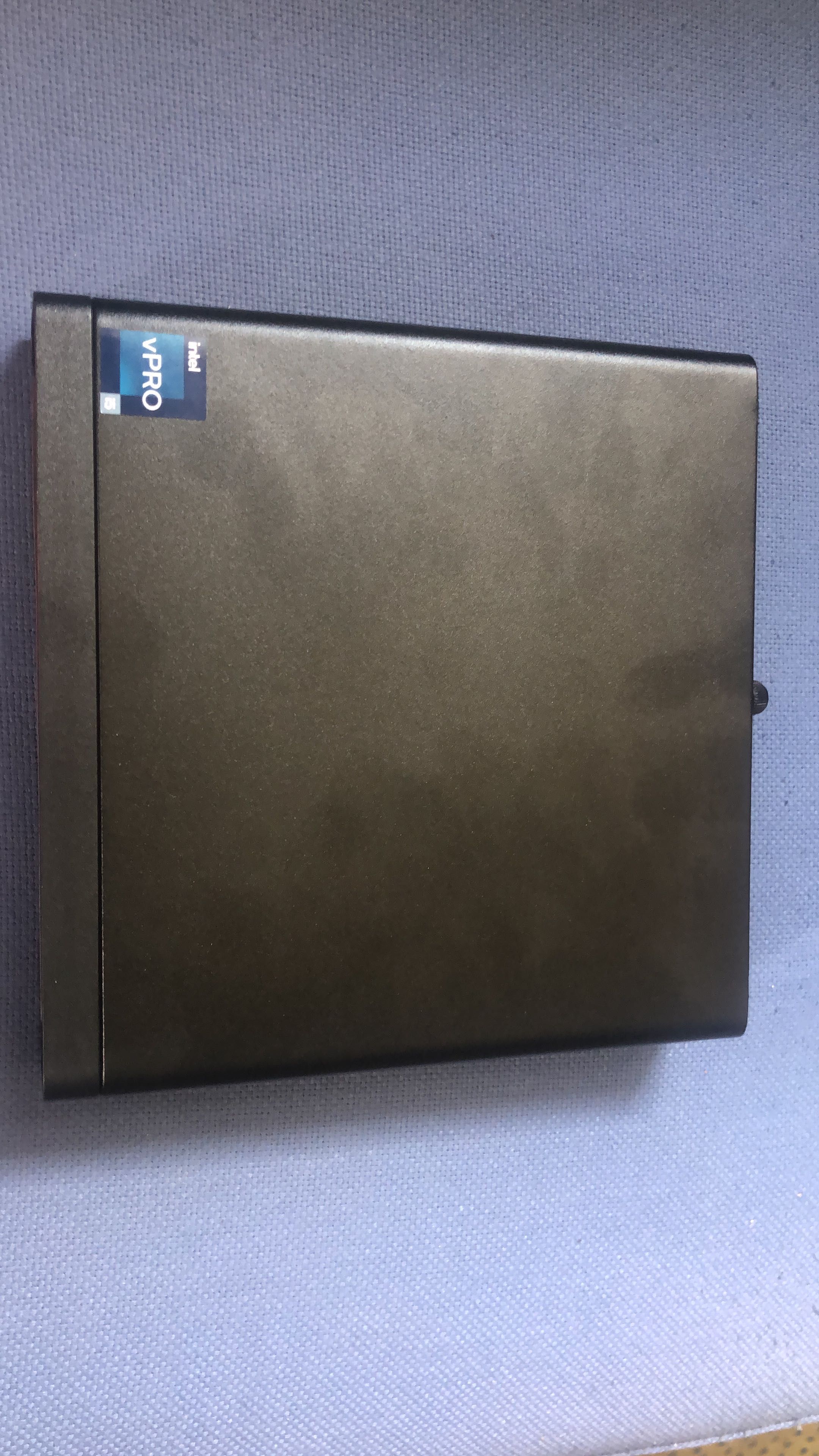 Продавам мини компютър HP Elite Mini 800 G9 Desktop PC