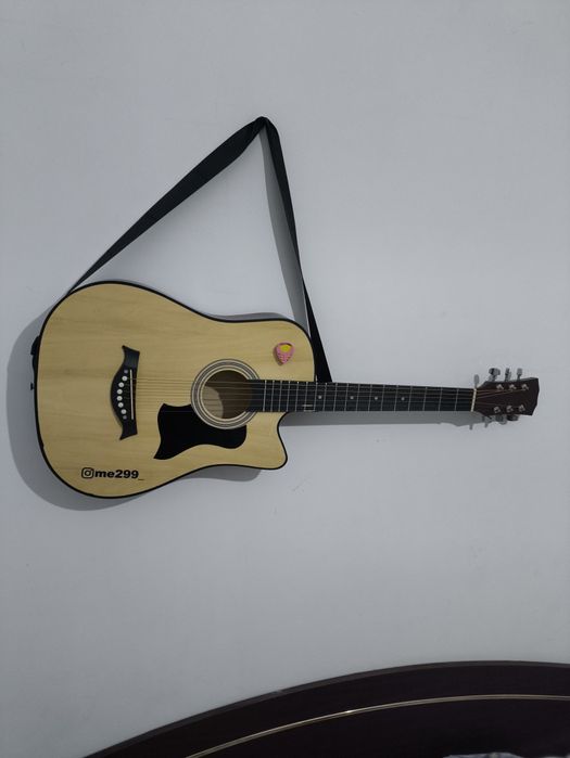Gitara akusticheskiy
