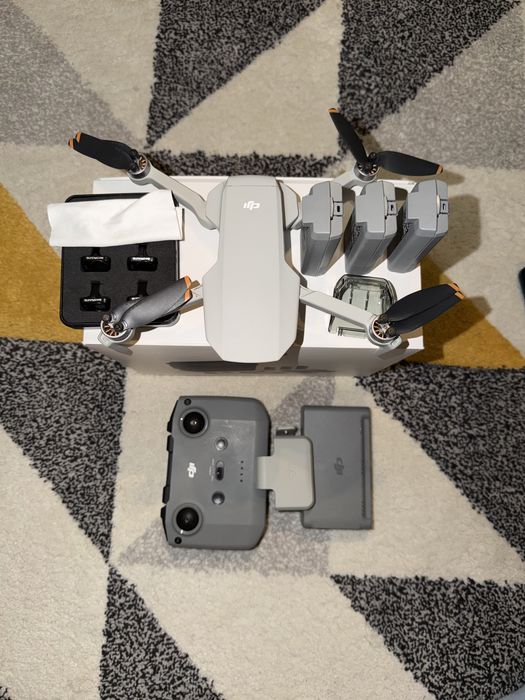 Дрон DJI Mini 2 Fly More Combo