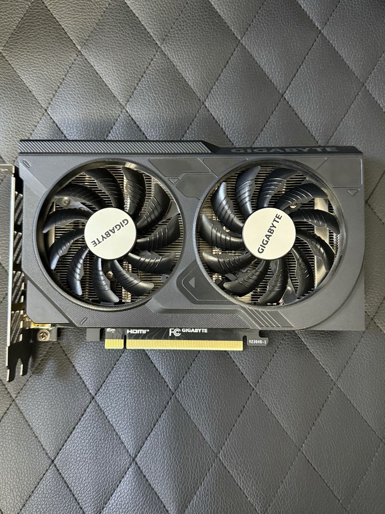 Vand placa video RTX 4060 cu cutie !