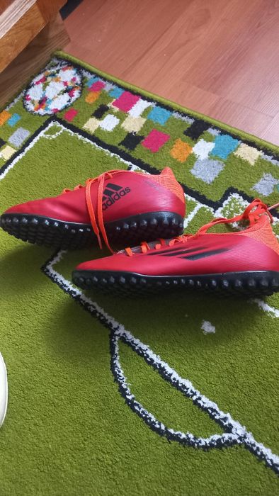 Vînd adidași fotbal pentru sintetic și  pentru  iarbă mărimea 39-40