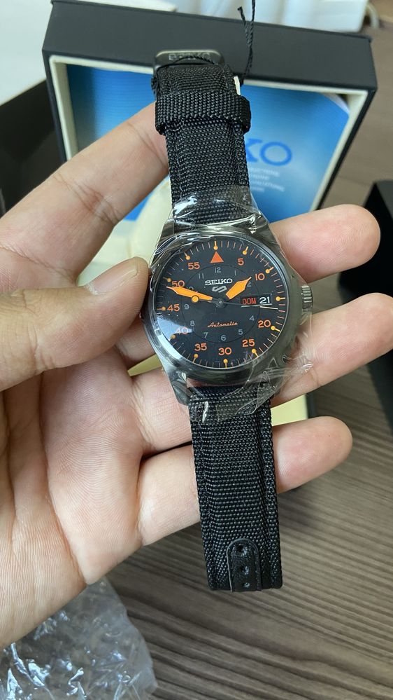 Часы Seiko 5 SRPH33K1 Field Watch — оригинал, отличное состояние!