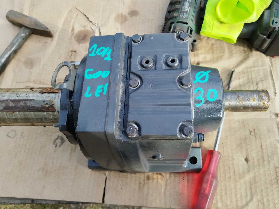 Multiplicator axial cu raport de 1/10