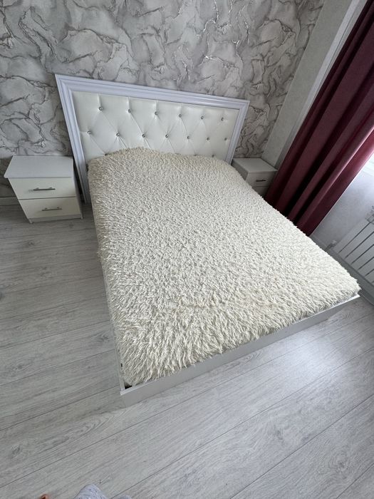 Продам кровать и тумбочки