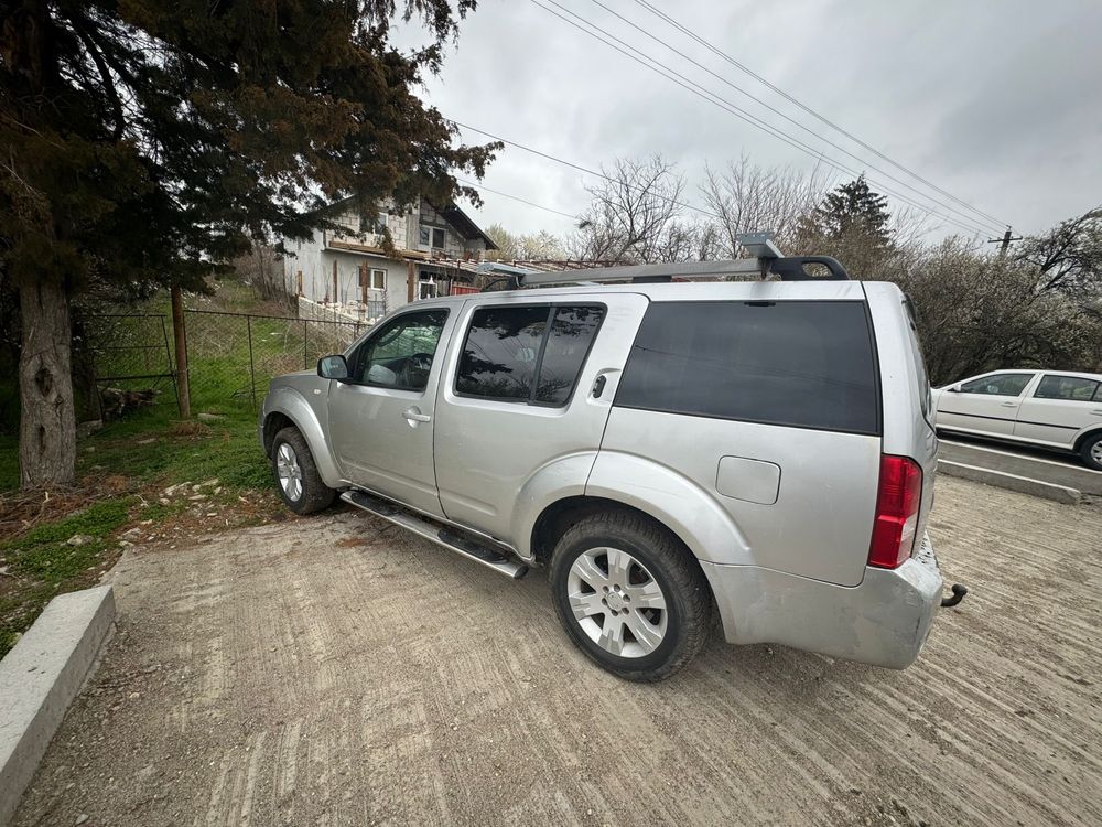 Nissann pathfinder 7 locuri carlig