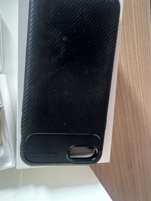 Iphone 7 32GB-73% батерия, без забележки, с протектор и калъф