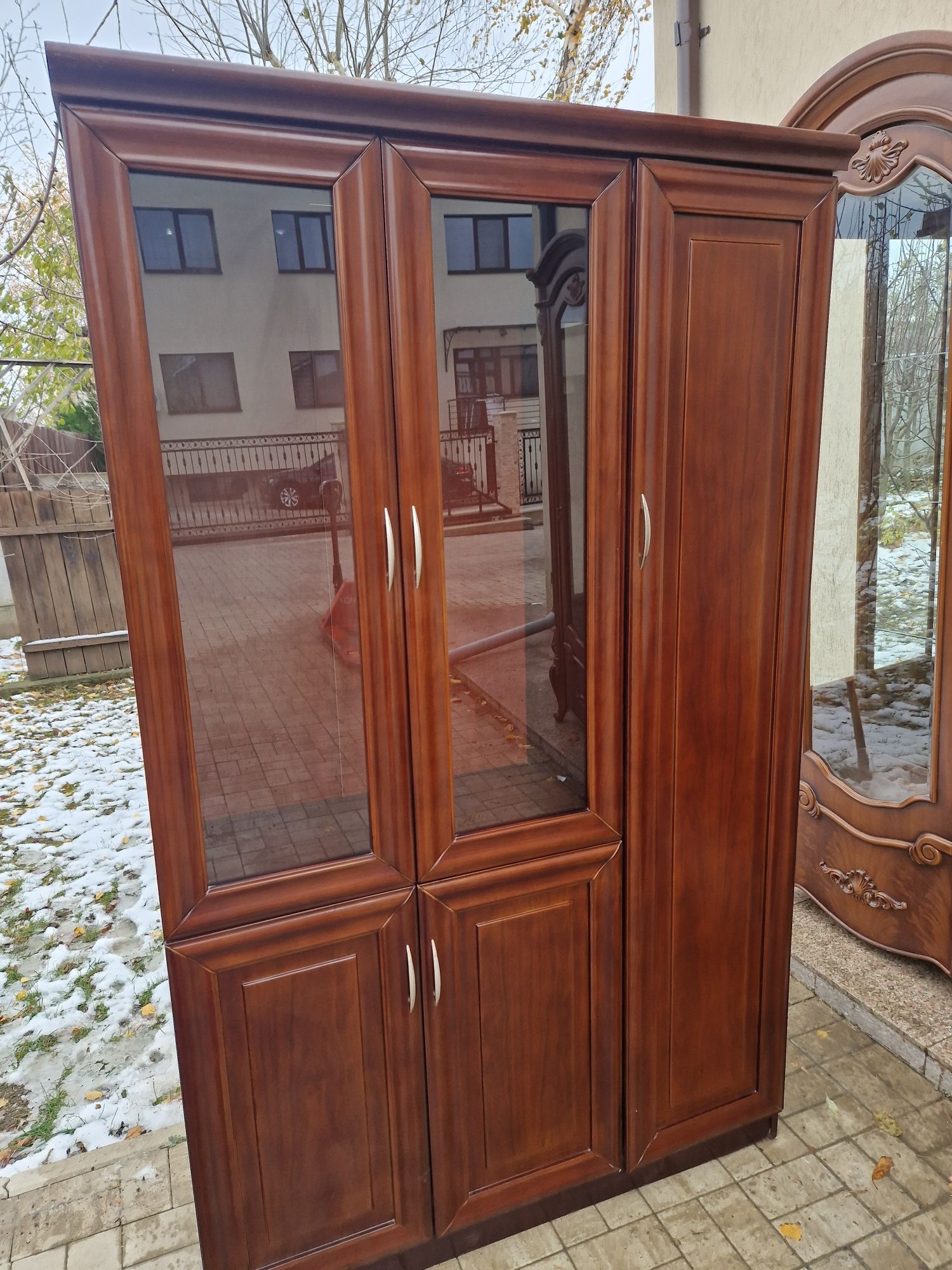 Vand vitrina sufragerie