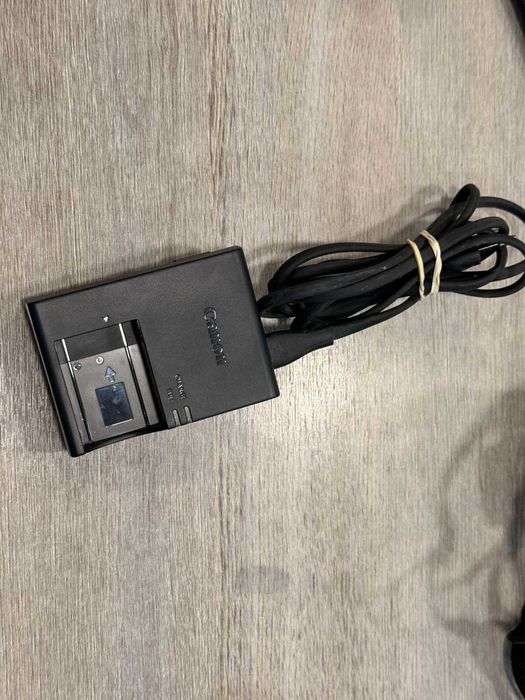 Canon EOS 250D + обектив EF-S 18–55mm