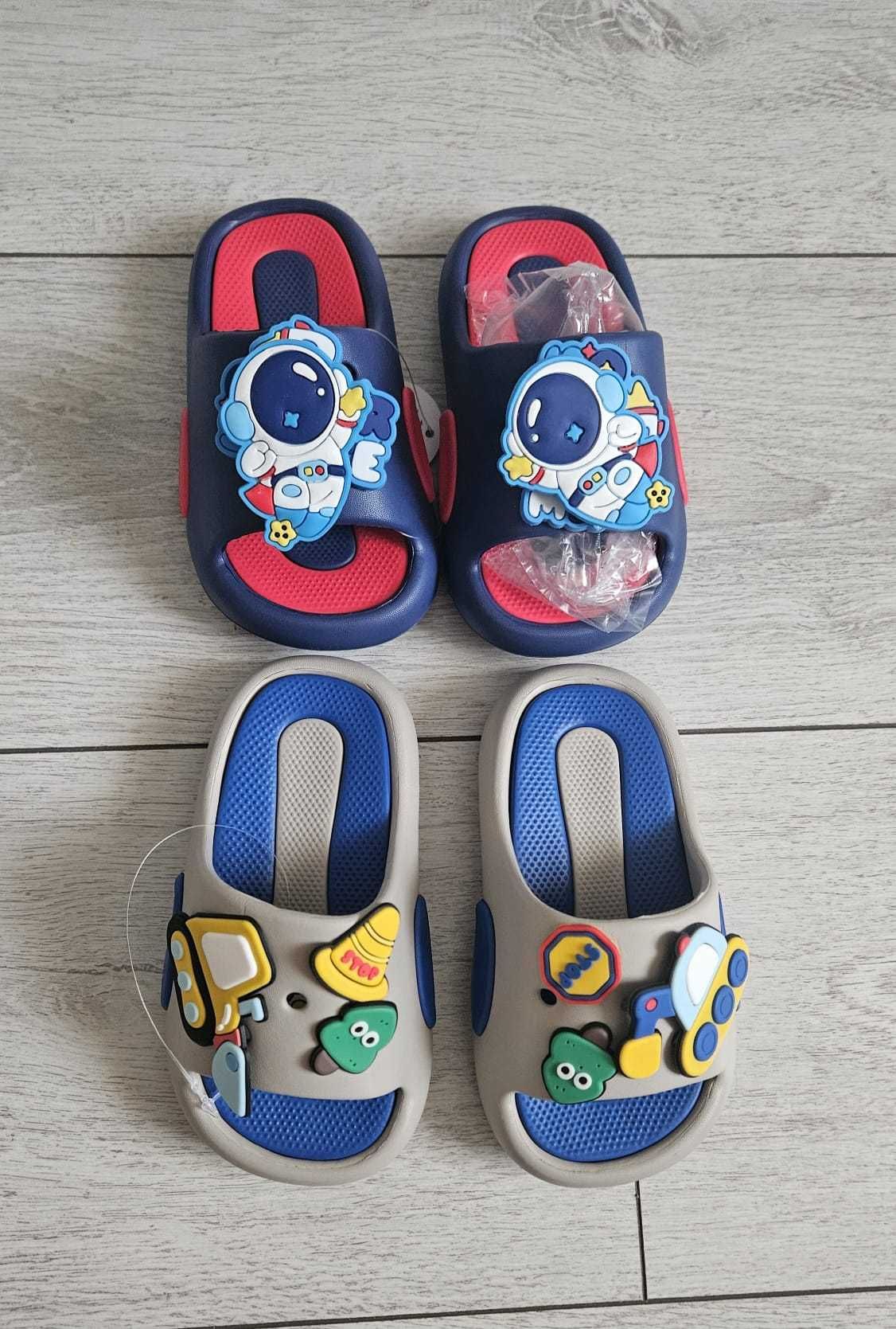 Papuci,marime 24-25, lungimea interioara 16 cm.
