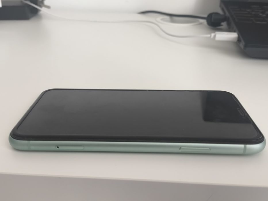 Продается айфон 11