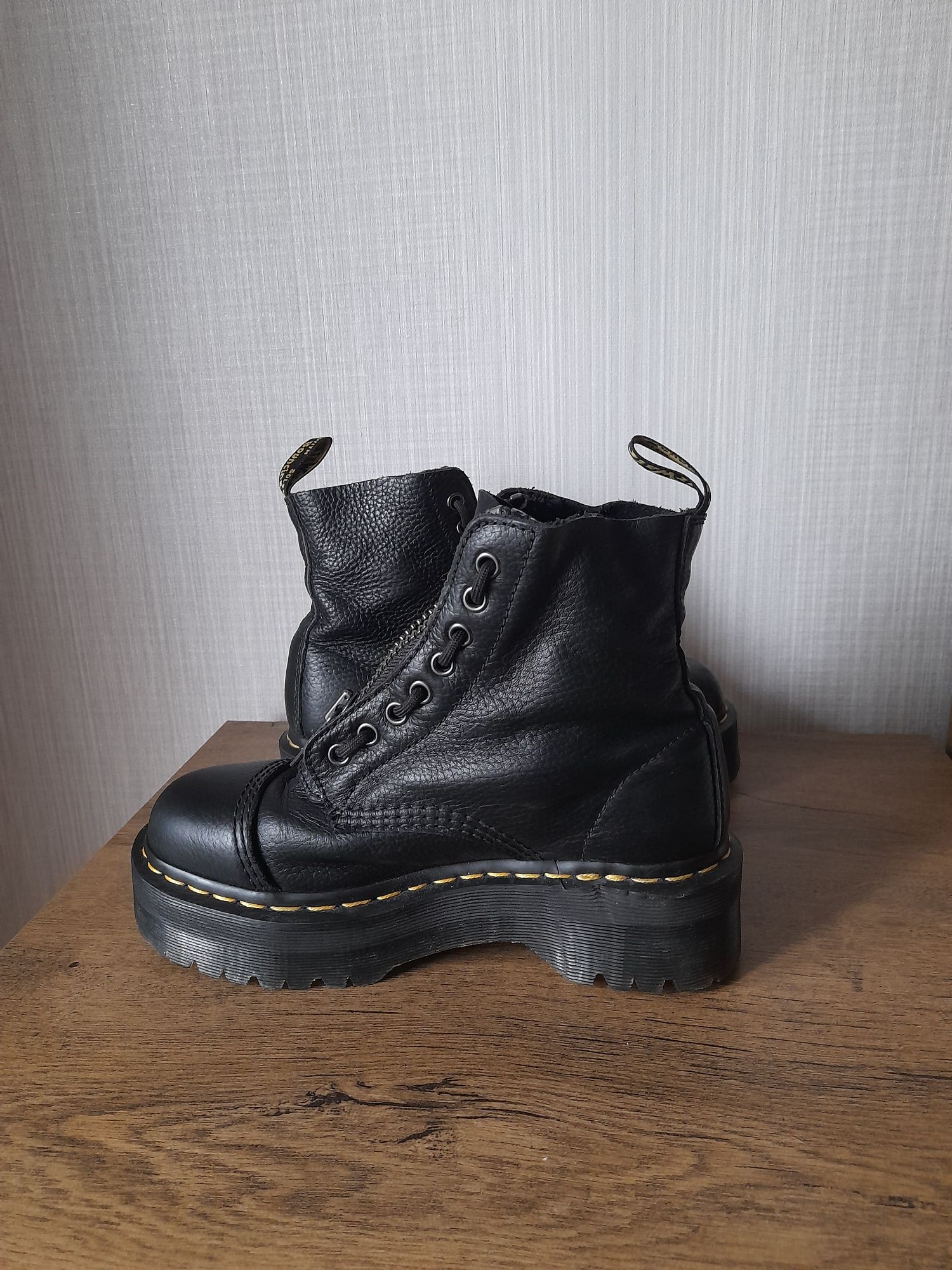 Dr. Martens дамски обувки 38 номер.