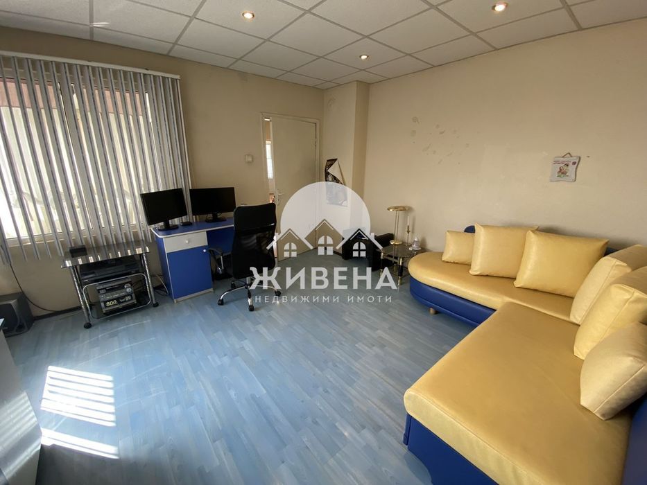Продавам триетажна къща в обл.Варна, гр. Аксаково, РЗП: 306 кв.м