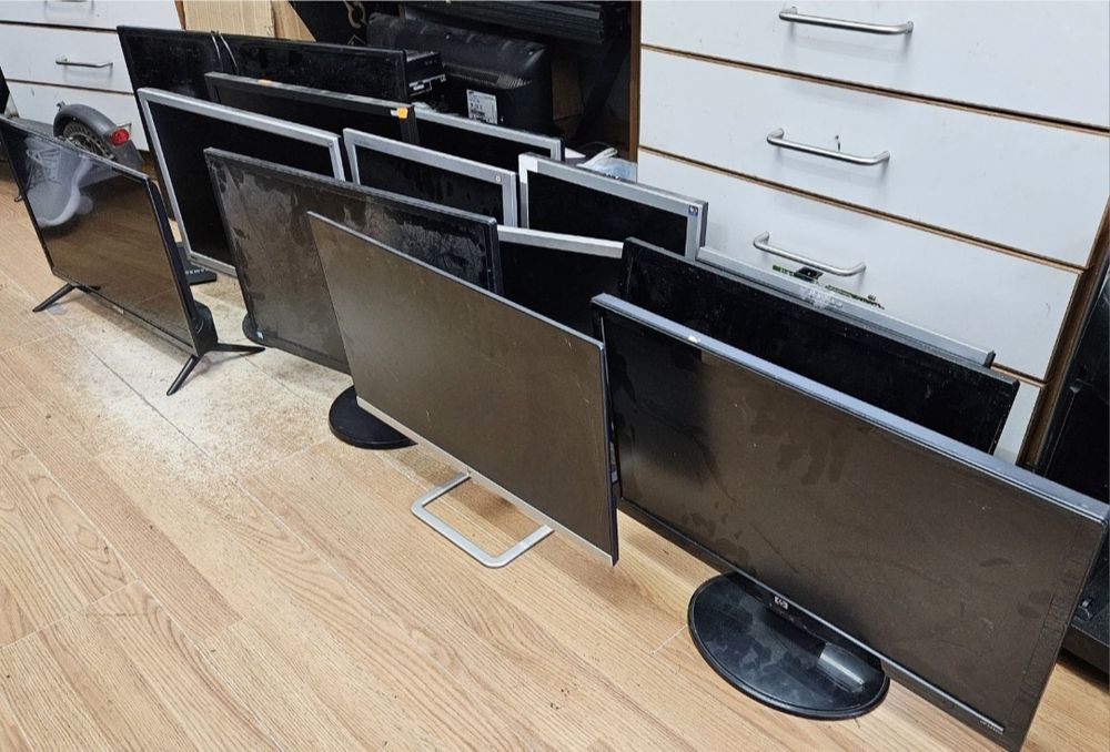 Lot monitoare defecte pt piese sau reconditionat