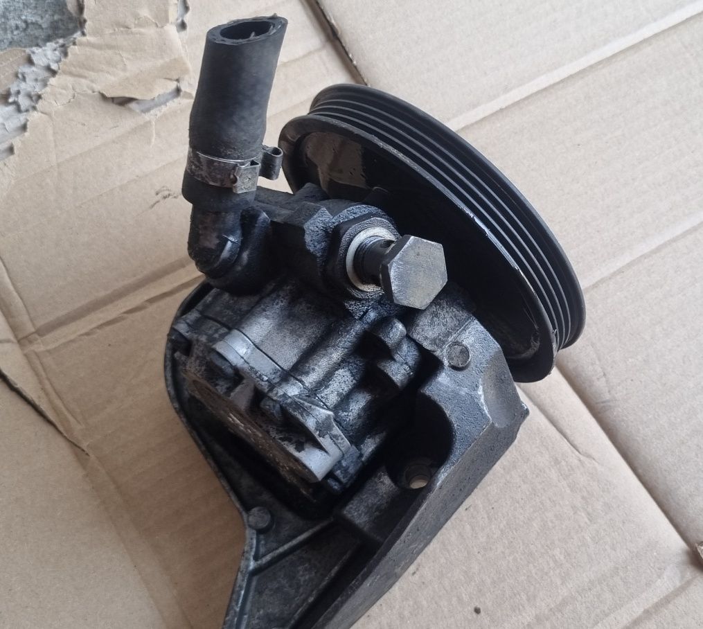 Pompa servo bmw e90 e91 e60 motor 2.0d m47