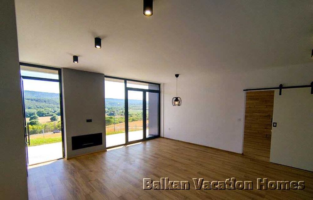 Нова, нискоенергийна къща на 4 км от Албена