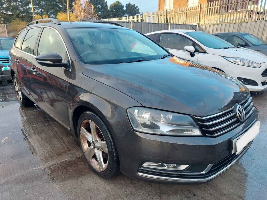 Usa Fata Dreapta Volkswagen Passat 2012 Break Maro