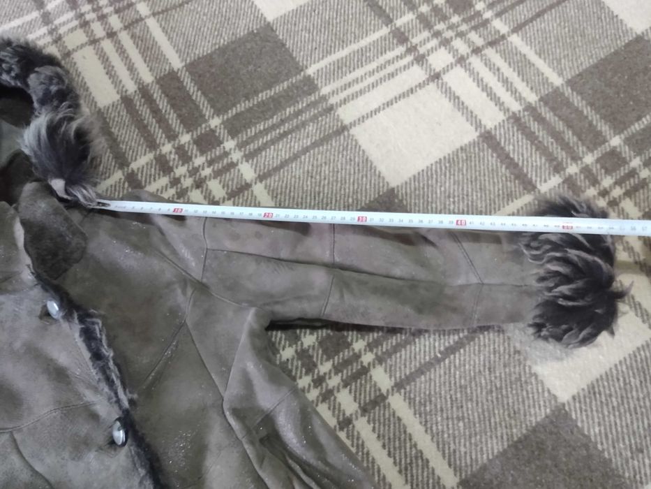 Детски кожух от естествена кожа за момиче .