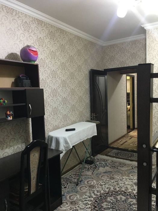 Tinchlik metro yonida