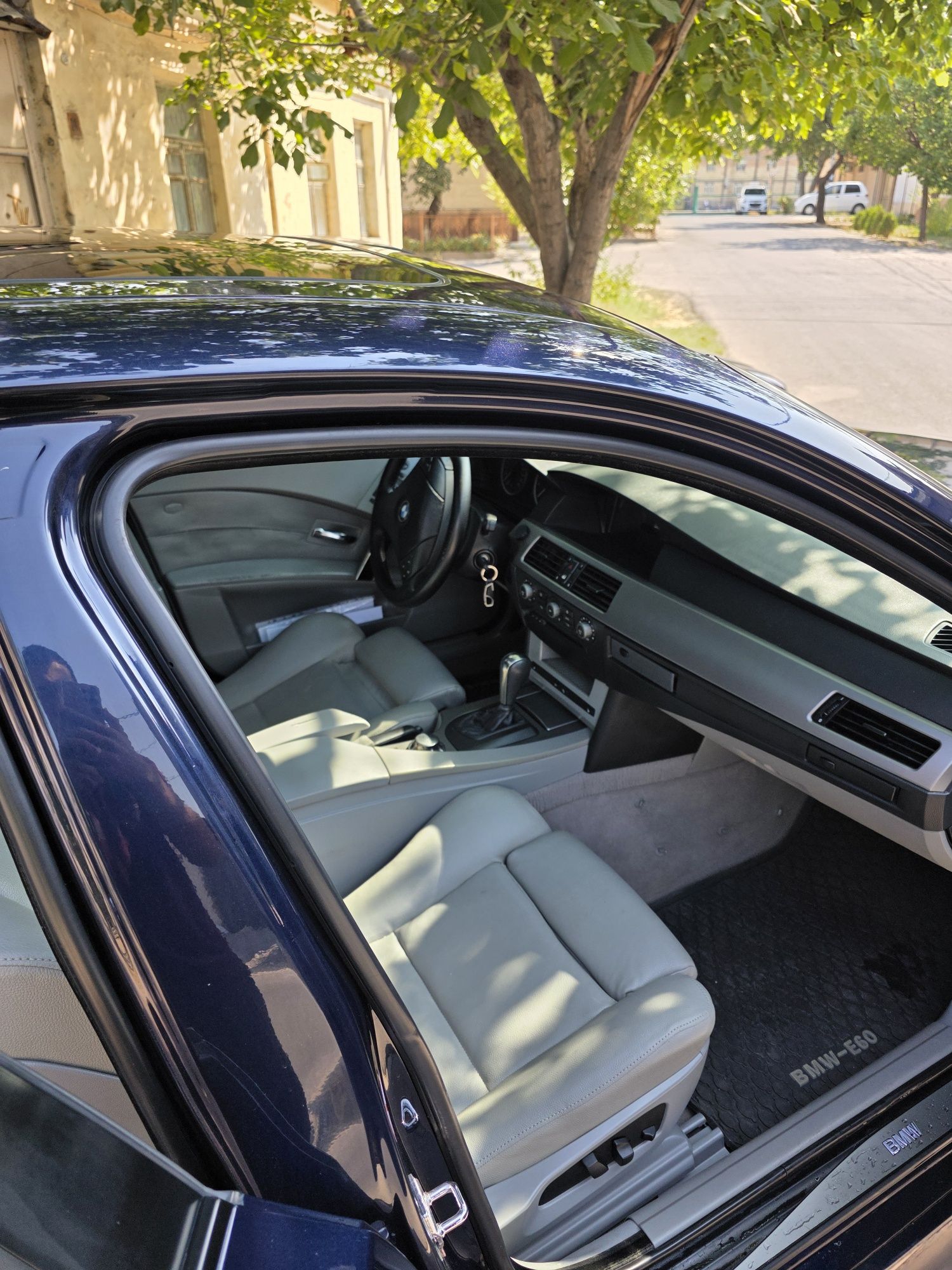 Bmw e60 530i 2004 года идеал состояние  без вложения